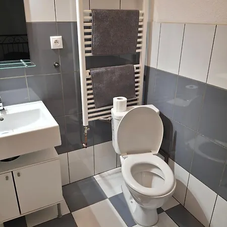 U Tomaska Lägenhet *